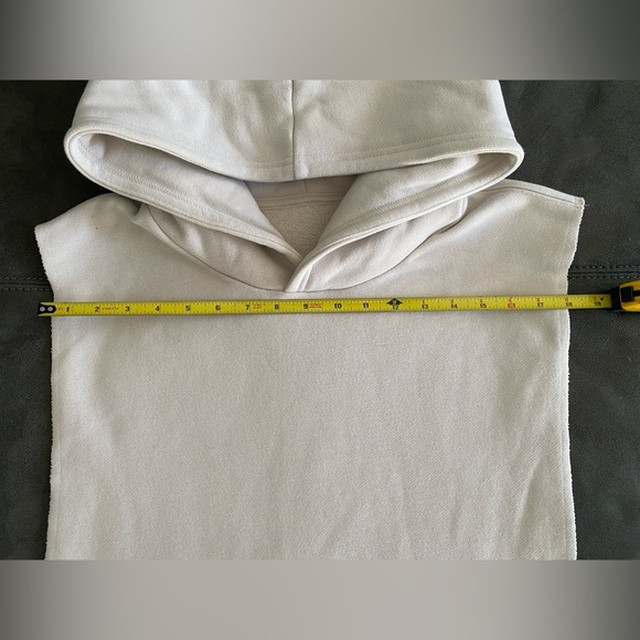 Alo Yoga Men’s Renown Sleeveless Hoodie Bone - Picture 7 of 10